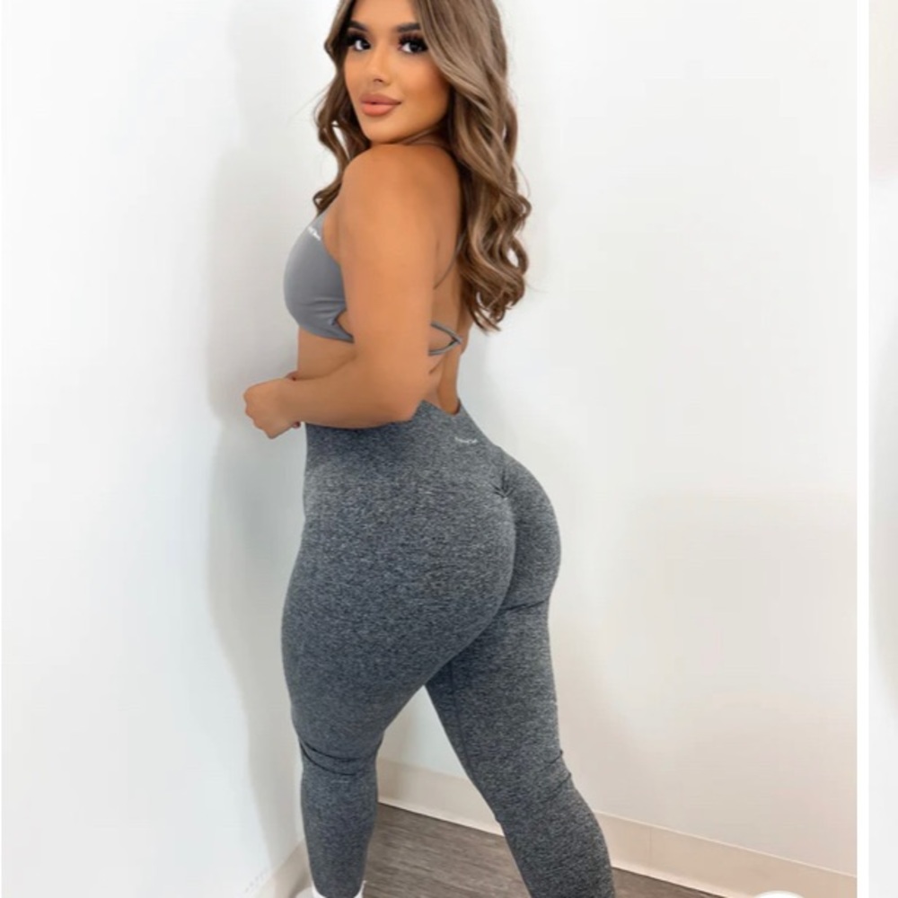gray marled scrunch bottom leggings from peachy bunz